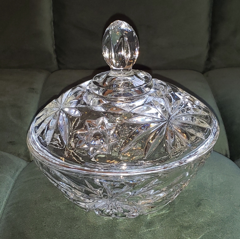 Beautiful Glass Candy Dish🌷🌸🌺